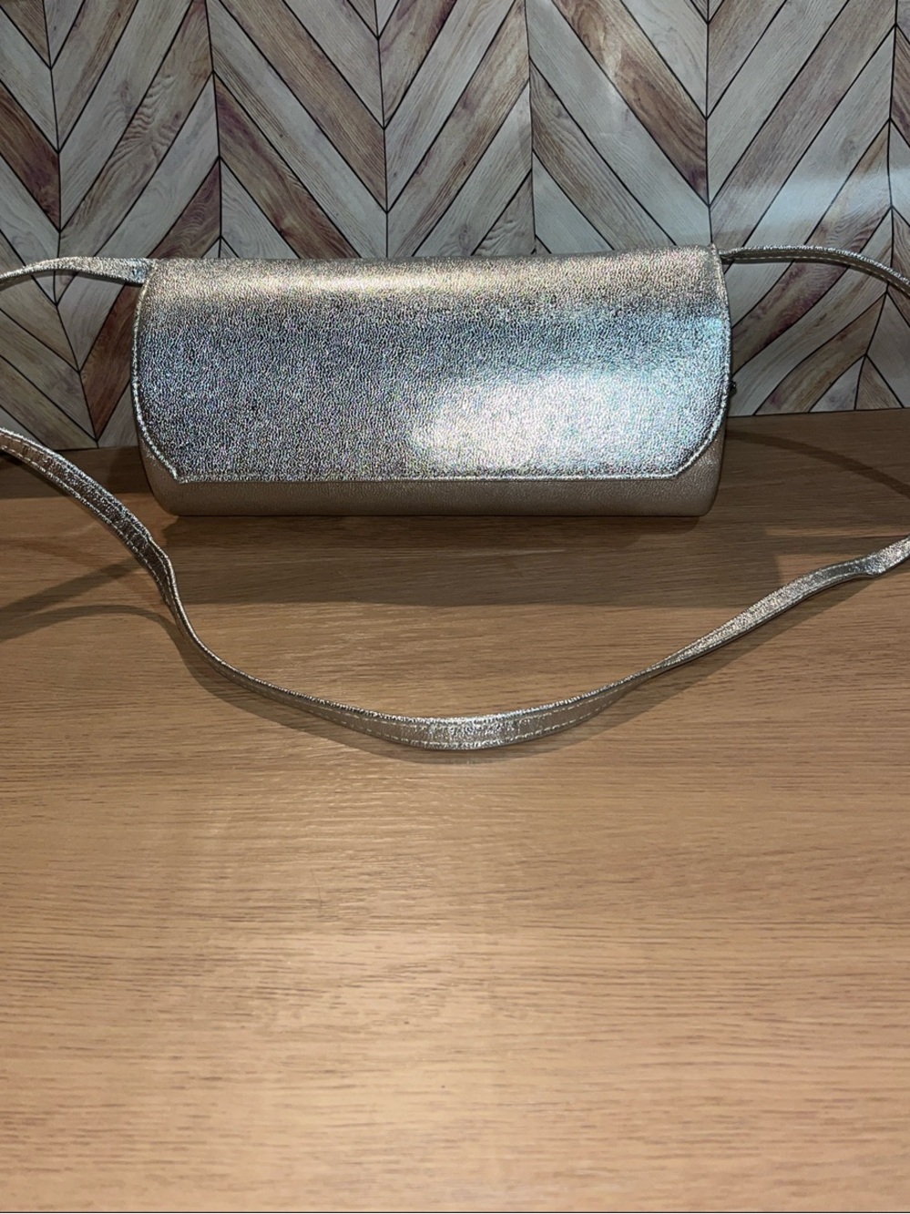 Ande’ Silver Metallic shoulder Clutch